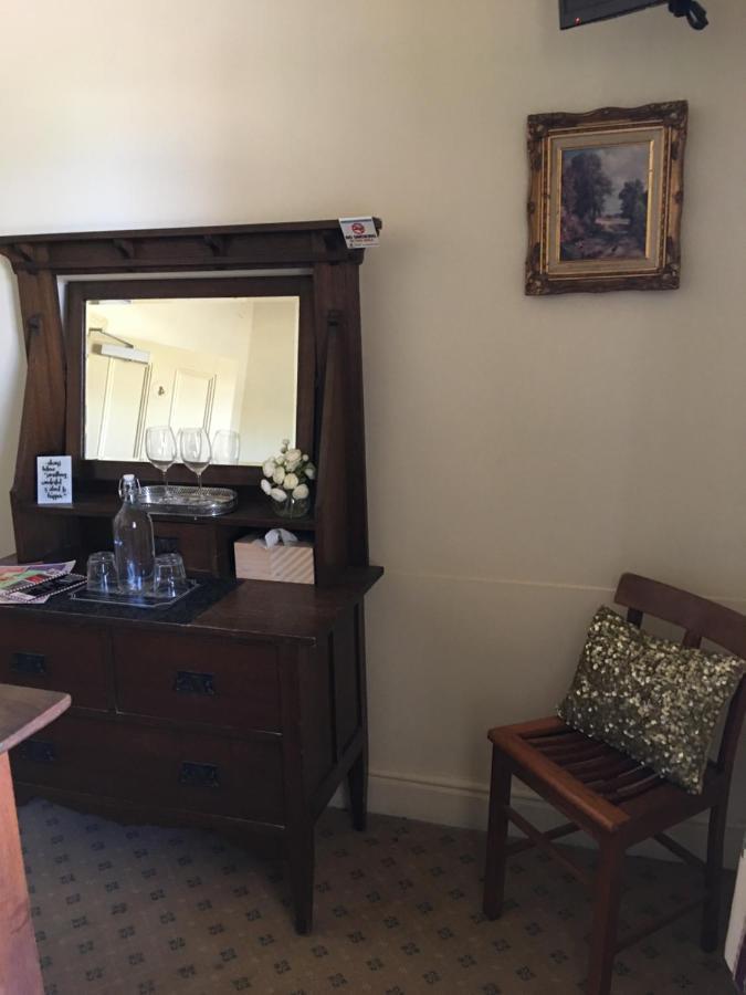 Wirrabara Hotel エクステリア 写真