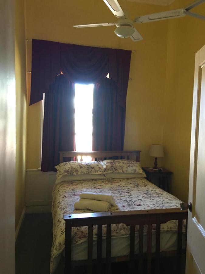 Wirrabara Hotel エクステリア 写真