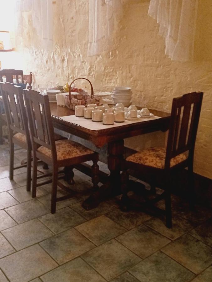 Wirrabara Hotel エクステリア 写真